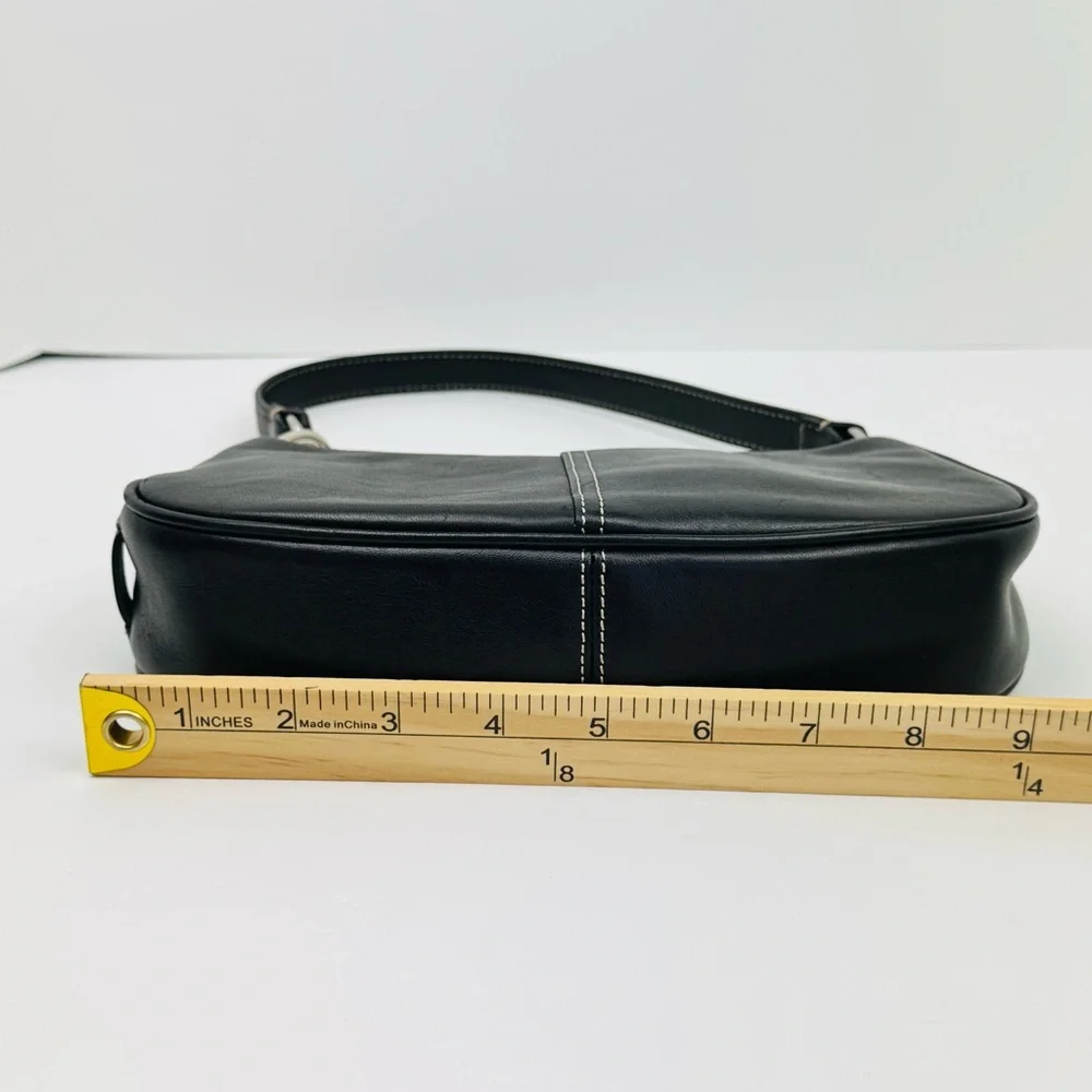 Coach Vintage Hampton Demi Hobo. Smooth, soft black leather. Crescent shape.